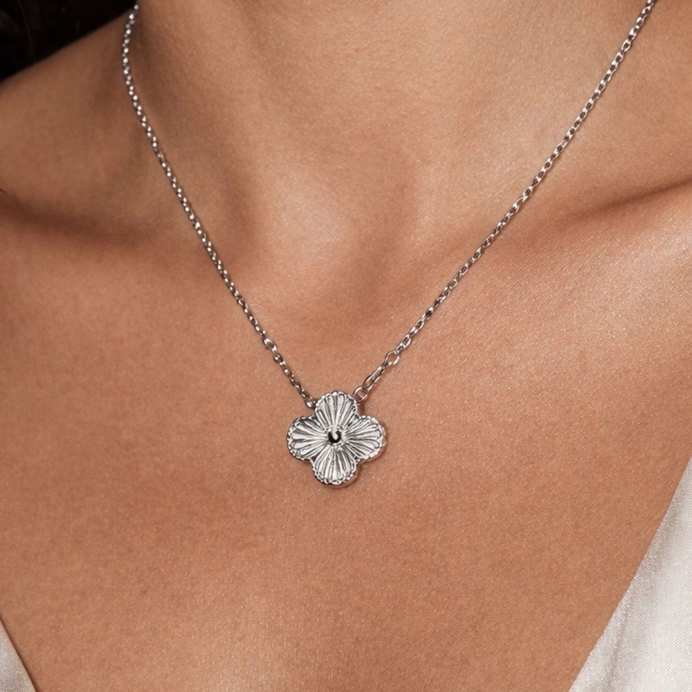 TU.LX Lucky Clover Pendant Necklace with pouch / Silver NWT